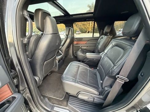Used 2023 Lincoln Navigator Reserve image 6