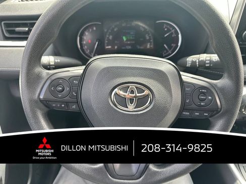 Used 2025 Toyota RAV4 XLE AWD/4WD image 2