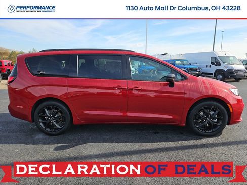 New 2026 Chrysler Pacifica Select image 8