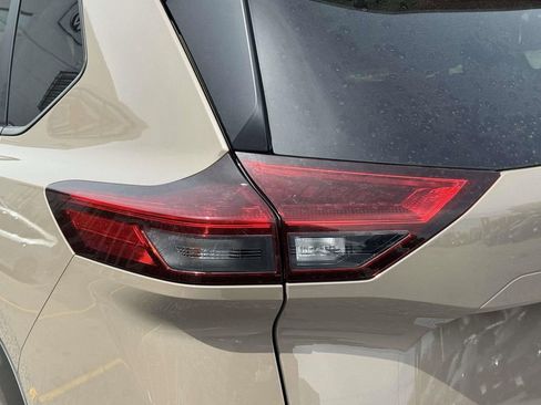 Certified 2024 Nissan Rogue SV AWD/4WD image 11