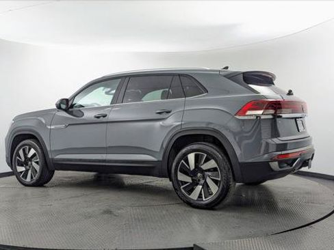Used 2024 Volkswagen Atlas Cross Sport SE FWD image 6