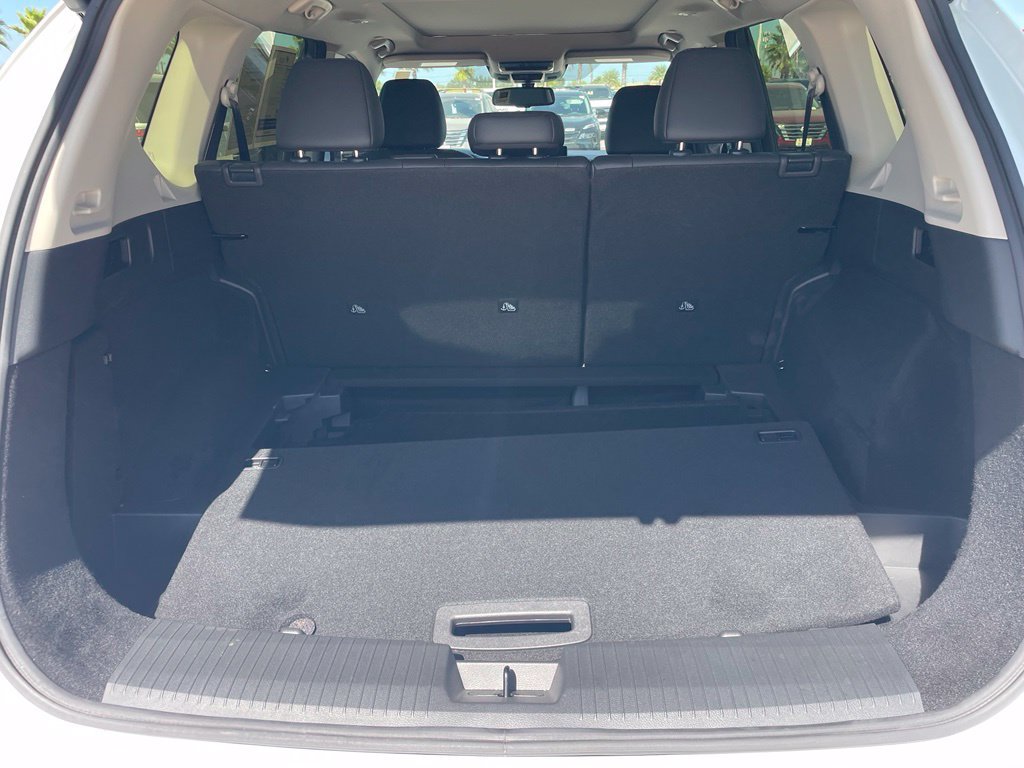 Certified 2024 Nissan Rogue Platinum FWD image 29