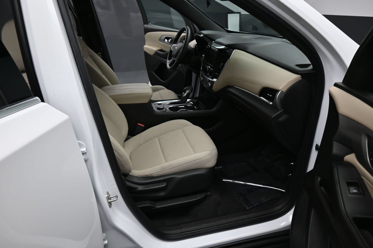 Used 2022 Chevrolet Traverse LS FWD image 20