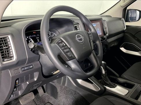 Used 2024 Nissan Frontier SV w/ Technology Package RWD image 17
