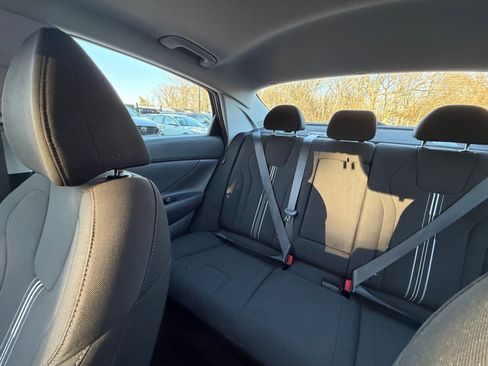 Used 2025 Hyundai Elantra SEL image 40