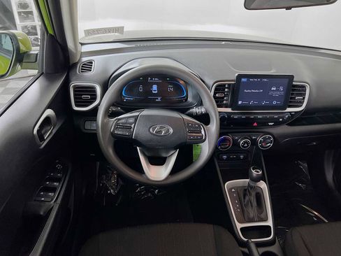 Certified 2024 Hyundai Venue SE image 21