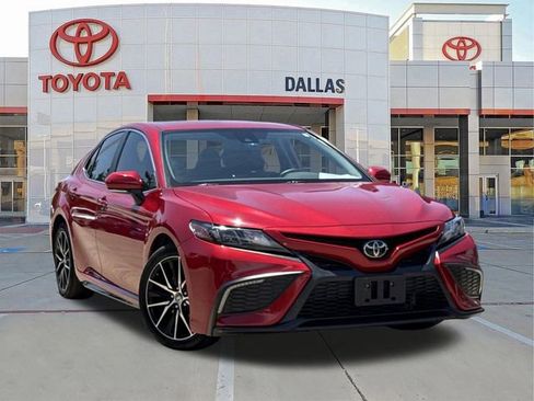 Used 2022 Toyota Camry SE w/ Convenience Package FWD image 1