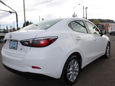 Used 2017 Toyota Yaris iA image 6