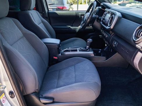 Used 2019 Toyota Tacoma TRD Sport w/ Technology Package image 16