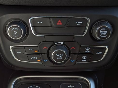 Used 2020 Jeep Compass Latitude w/ Cold Weather Group AWD/4WD image 21