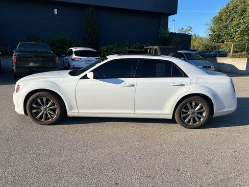 Used 2014 Chrysler 300 S AWD/4WD image 4
