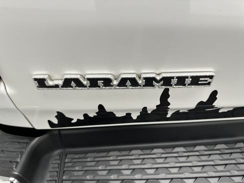 Used 2020 RAM 1500 Laramie AWD/4WD image 14