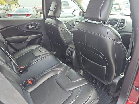 Used 2019 Jeep Cherokee Latitude Plus w/ Cold Weather Group image 11