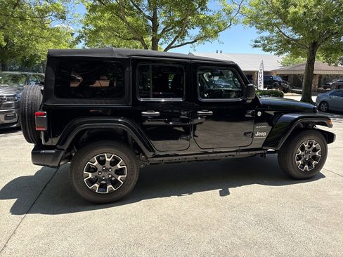 Used 2024 Jeep Wrangler Unlimited Sahara AWD/4WD image 8