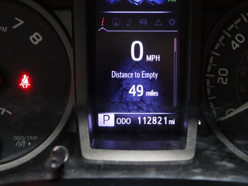Used 2018 Toyota Tacoma TRD Sport w/ Technology Package RWD image 39