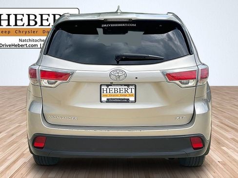 Used 2016 Toyota Highlander XLE FWD image 4
