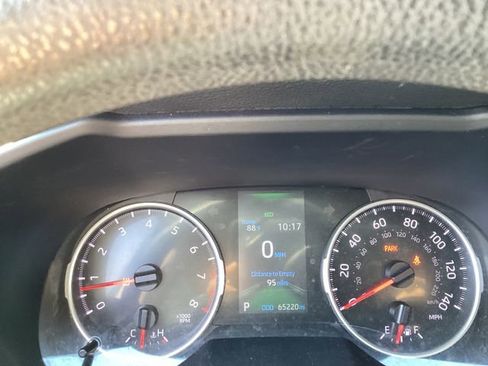 Used 2021 Toyota RAV4 LE FWD image 3