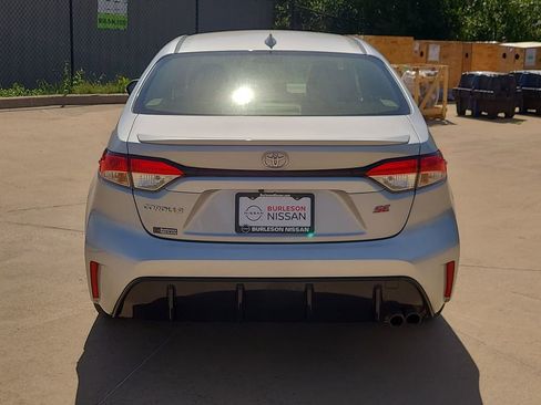 Used 2024 Toyota Corolla SE w/ SE Premium Package FWD image 3