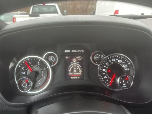 Used 2024 RAM 2500 Tradesman w/ Chrome Appearance Group image 24