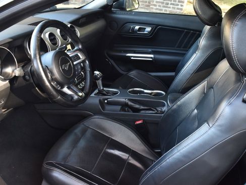 Used 2019 Ford Mustang Premium image 24