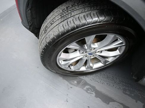 Used 2022 Ford Explorer XLT w/ Equipment Group 202A image 27