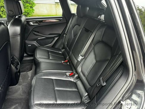 Used 2022 Porsche Macan AWD/4WD image 17
