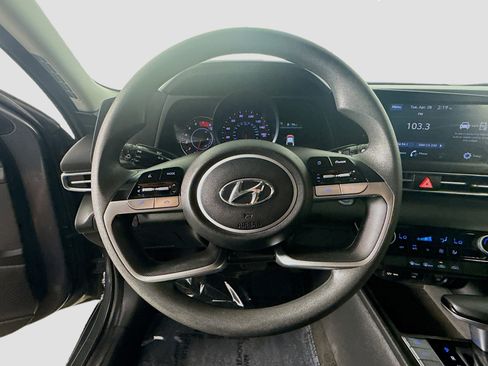 Used 2023 Hyundai Elantra SEL FWD image 13