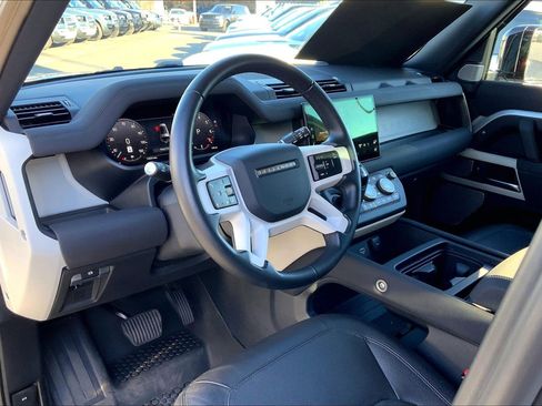 Used 2023 Land Rover Defender 130 SE image 17