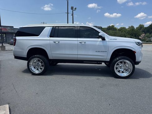 Used 2021 Chevrolet Suburban High Country image 14