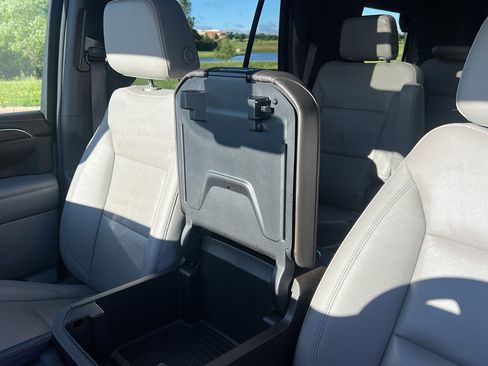Used 2022 Chevrolet Tahoe LT w/ Luxury Package AWD/4WD image 18