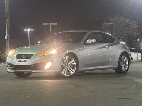 Used 2011 Hyundai Genesis 3.8 image 1