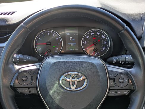 Used 2020 Toyota RAV4 XLE Premium image 15