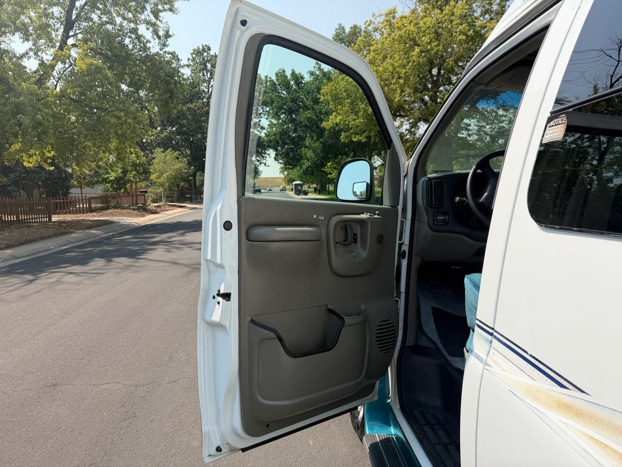 Used 2000 Chevrolet Express 3500 RWD image 9