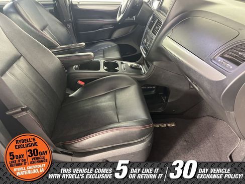 Used 2019 Dodge Grand Caravan GT image 18