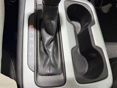 Used 2021 Chevrolet Colorado LT w/ Safety Package RWD image 18