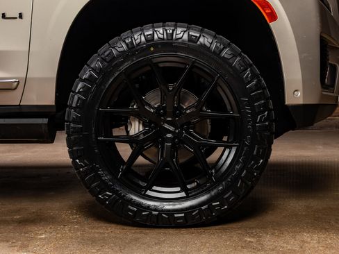 Used 2024 GMC Yukon XL Denali w/ Advanced Technology Package image 12