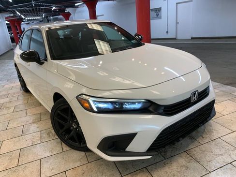 Used 2022 Honda Civic Sport image 2
