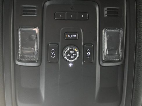 Used 2024 GMC Yukon SLT image 34