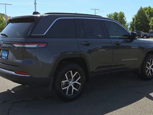 Used 2025 Jeep Grand Cherokee Limited w/ Trailer Tow Package AWD/4WD image 8