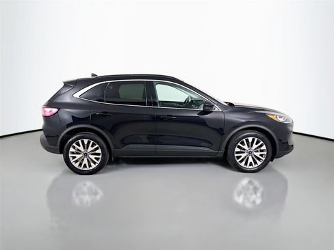 Used 2022 Ford Escape Titanium image 8