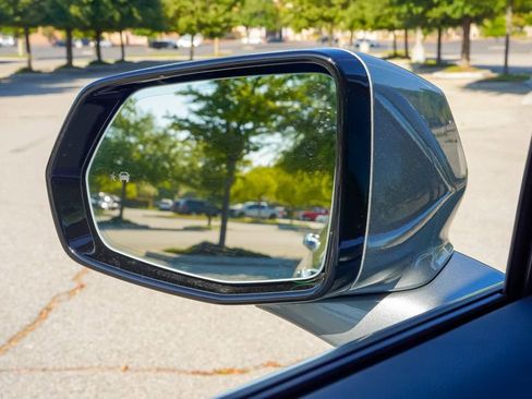 Certified 2025 Cadillac XT6 Luxury image 27