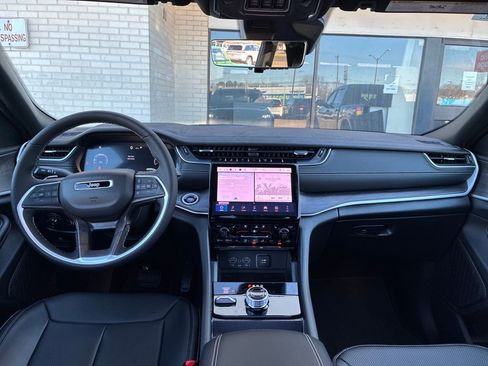 New 2025 Jeep Grand Cherokee Limited w/ Luxury Tech Group II image 13