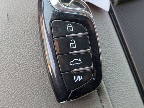 Used 2020 GMC Sierra 1500 SLT image 29