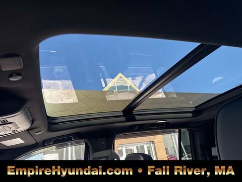 Used 2023 GMC Yukon XL Denali image 25