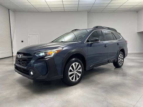 Used 2023 Subaru Outback Premium image 4