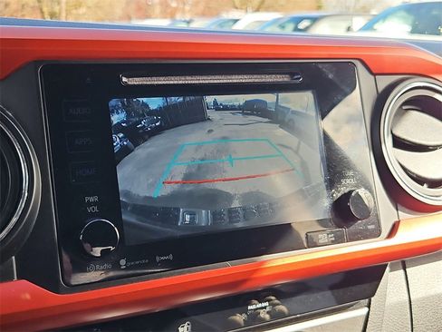 Used 2018 Toyota Tacoma TRD Sport w/ Technology Package image 24