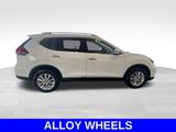 Used 2018 Nissan Rogue SV image 3
