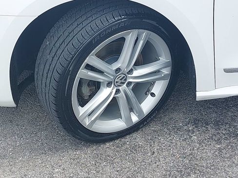 Used 2015 Volkswagen Passat TDI SEL Premium FWD image 29