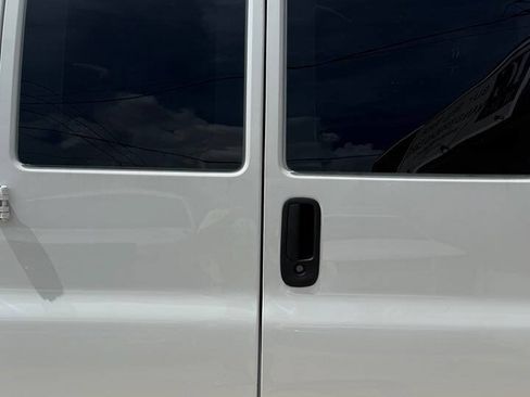 Used 2014 Chevrolet Express 2500 RWD image 30