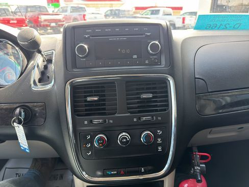 Used 2015 Dodge Grand Caravan American Value Package FWD image 12
